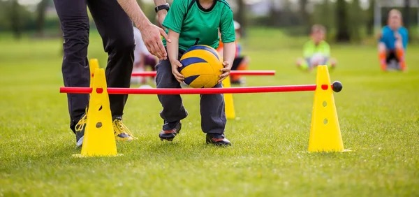 国足损失？曝林良铭因染红停赛3场+提前告别18强赛！亚足联或追罚